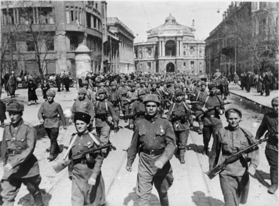 10 апреля.